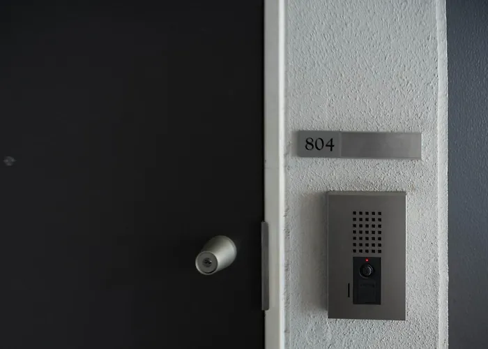 黒門市場徒歩5分 通天閣難波エリア徒歩圏内 トイレと浴室付き まるまる貸切 エレベーター 高層804
